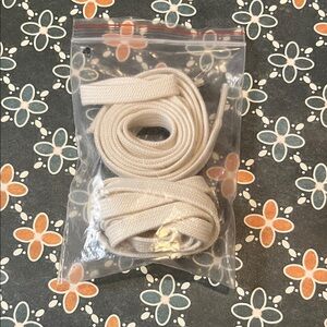 White Shoelaces Set